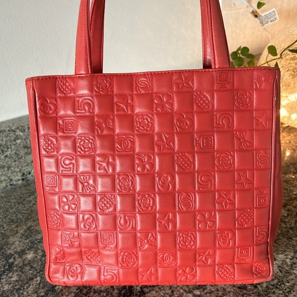 Chanel Lucky Charm Limited Edition Lambskin Tote - Picture 10 of 17